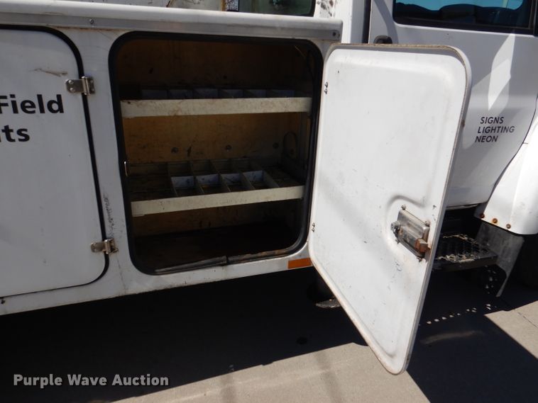 image for item DL4827 2006 GMC C5500  bucket truck