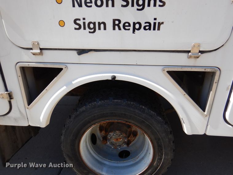 image for item DL4827 2006 GMC C5500  bucket truck