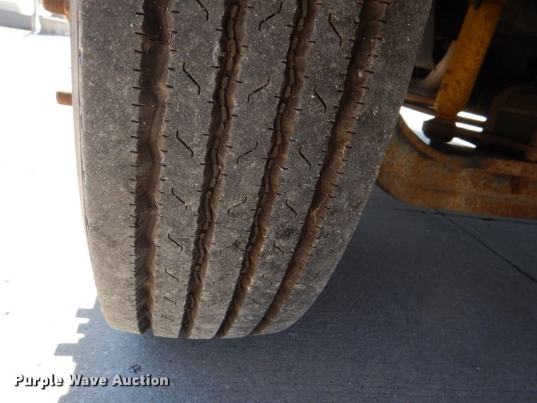 image for item DL4827 2006 GMC C5500  bucket truck