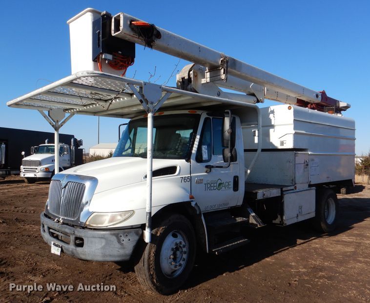 image for item DL4846 2004 International 4300  forestry bucket truck