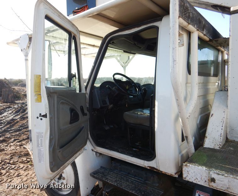 image for item DL4846 2004 International 4300  forestry bucket truck