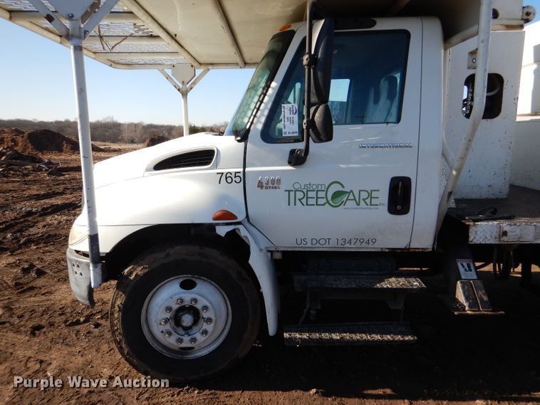 image for item DL4846 2004 International 4300  forestry bucket truck