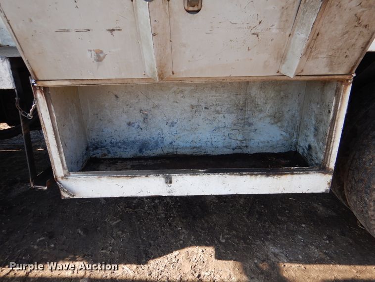 image for item DL4846 2004 International 4300  forestry bucket truck