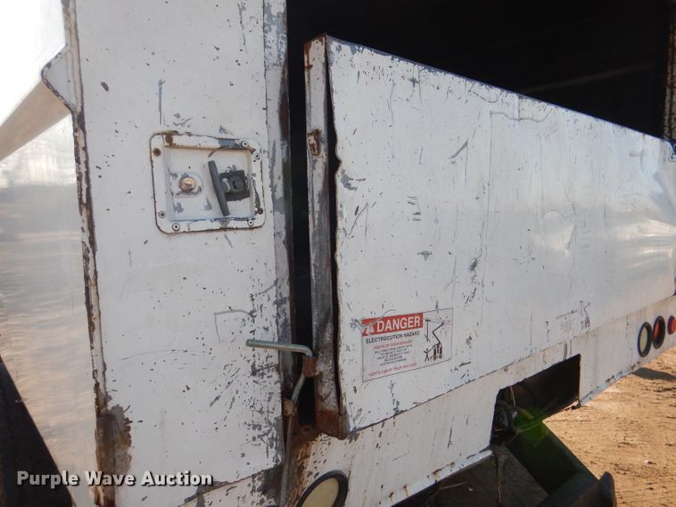 image for item DL4846 2004 International 4300  forestry bucket truck