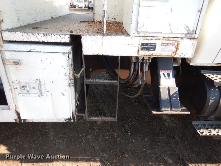 image for item DL4846 2004 International 4300  forestry bucket truck