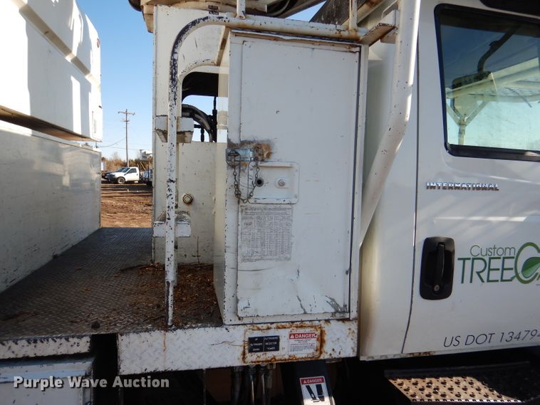 image for item DL4846 2004 International 4300  forestry bucket truck