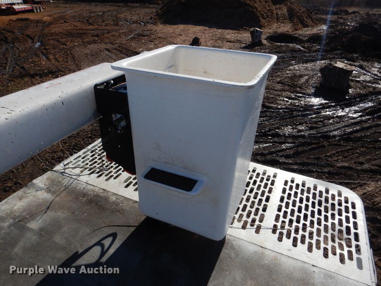 image for item DL4846 2004 International 4300  forestry bucket truck