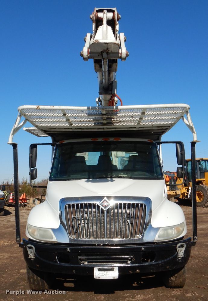 image for item DL4847 2005 International 4300  bucket truck