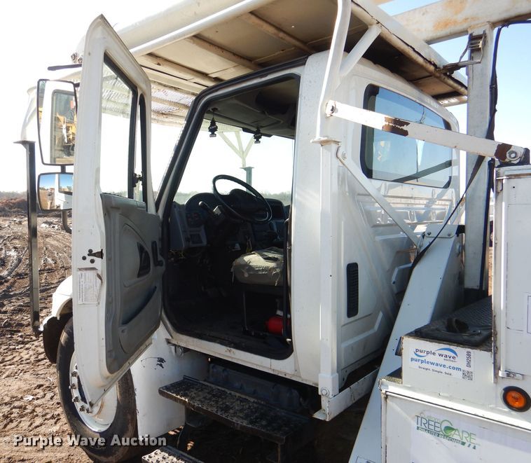 image for item DL4847 2005 International 4300  bucket truck