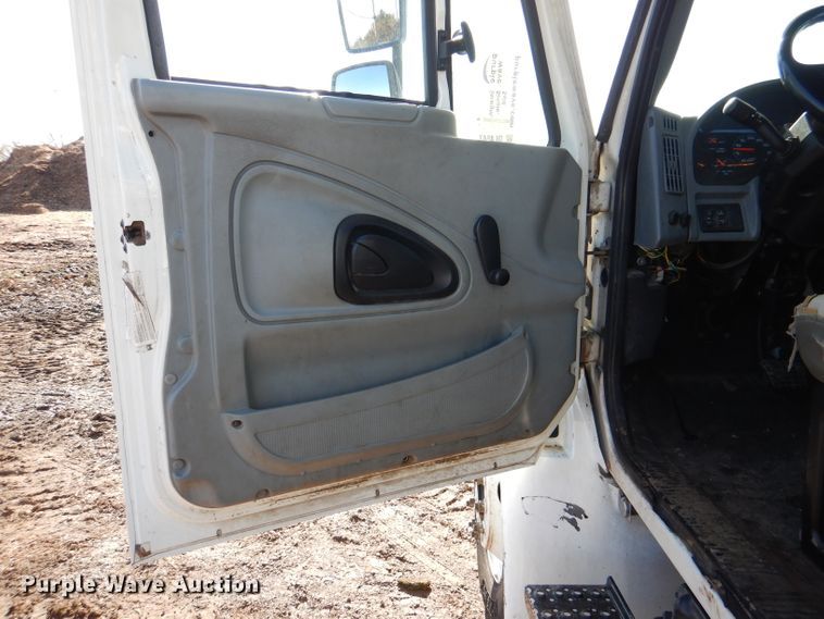 image for item DL4847 2005 International 4300  bucket truck