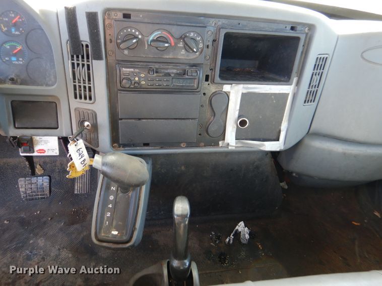 image for item DL4847 2005 International 4300  bucket truck