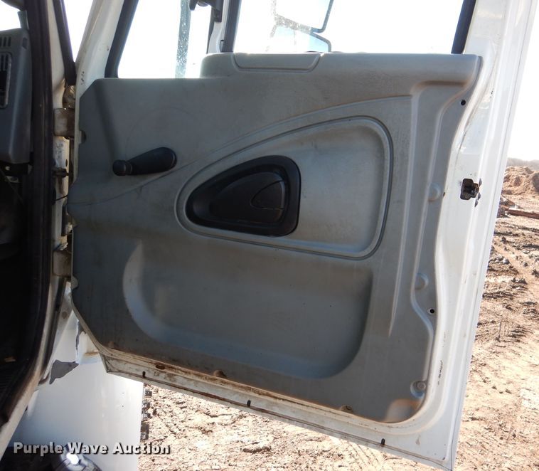 image for item DL4847 2005 International 4300  bucket truck