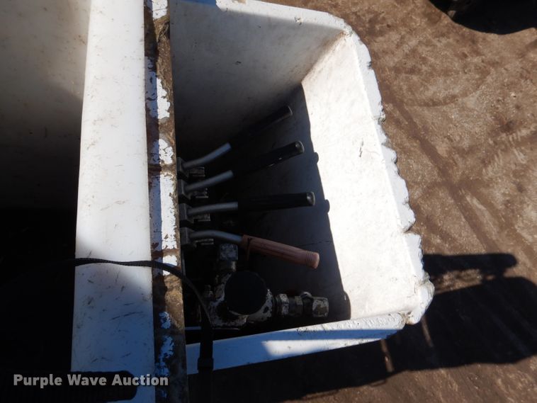 image for item DL4847 2005 International 4300  bucket truck