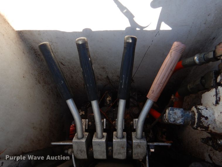 image for item DL4847 2005 International 4300  bucket truck