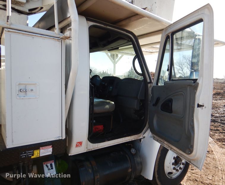 image for item DL4848 2004 International 4300  forestry bucket truck