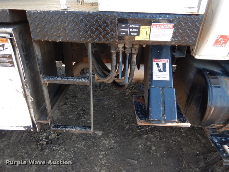 image for item DL4848 2004 International 4300  forestry bucket truck