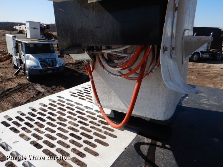 image for item DL4848 2004 International 4300  forestry bucket truck