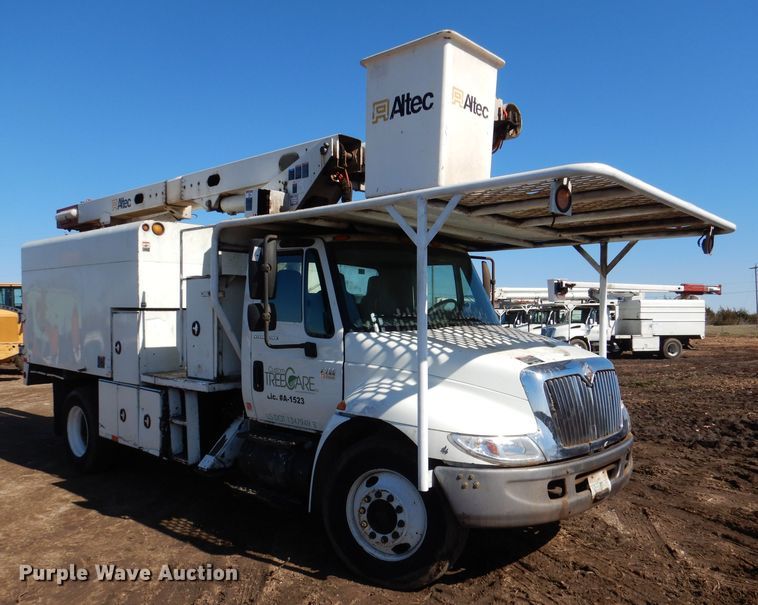 image for item DL4849 2006 International 4200  forestry bucket truck