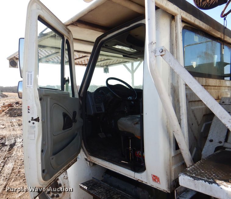 image for item DL4849 2006 International 4200  forestry bucket truck