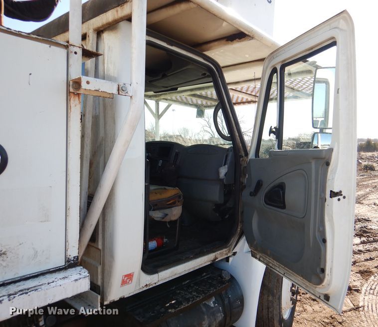 image for item DL4849 2006 International 4200  forestry bucket truck