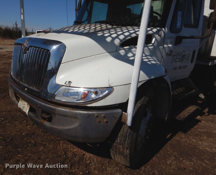 image for item DL4849 2006 International 4200  forestry bucket truck