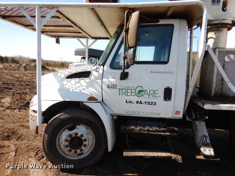 image for item DL4849 2006 International 4200  forestry bucket truck