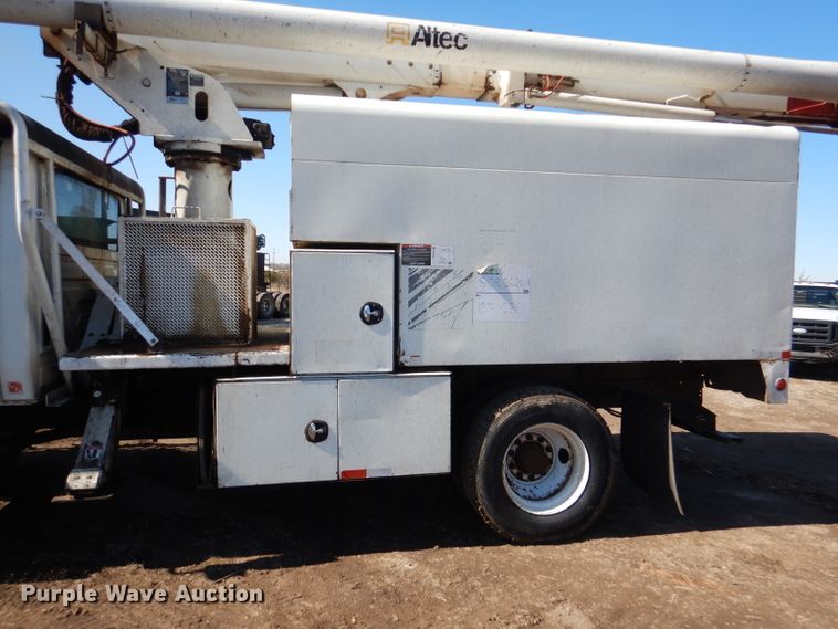 image for item DL4849 2006 International 4200  forestry bucket truck