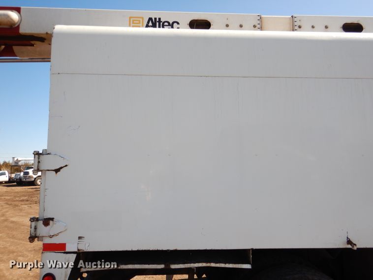 image for item DL4849 2006 International 4200  forestry bucket truck