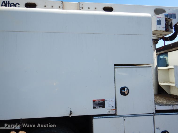 image for item DL4849 2006 International 4200  forestry bucket truck