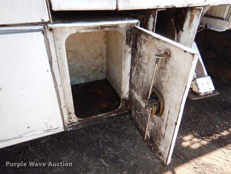 image for item DL4849 2006 International 4200  forestry bucket truck