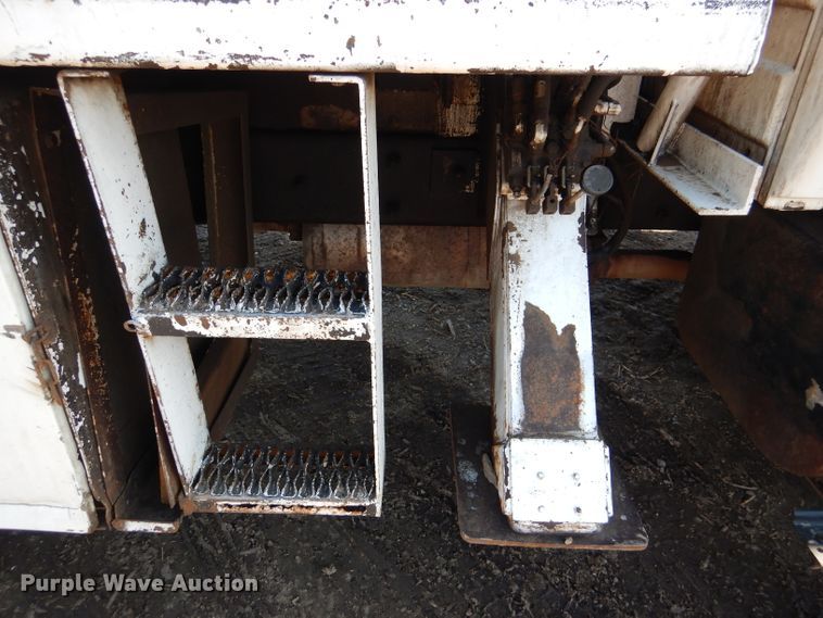 image for item DL4849 2006 International 4200  forestry bucket truck