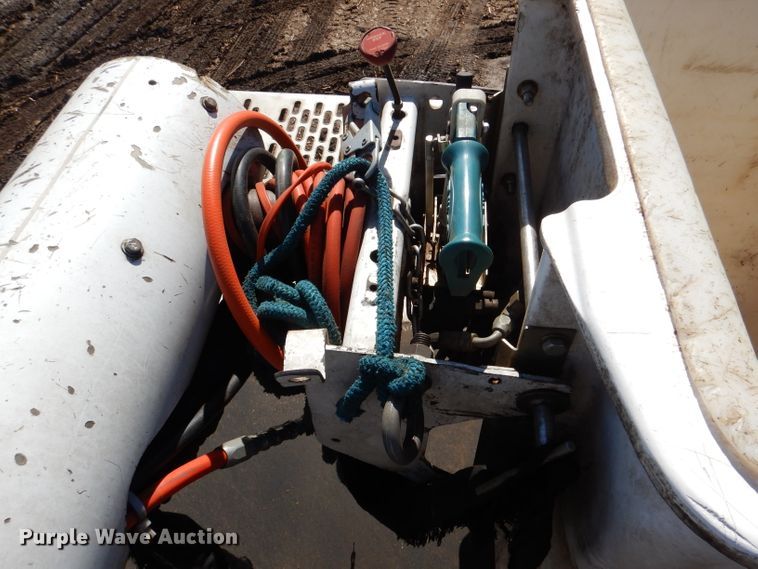 image for item DL4849 2006 International 4200  forestry bucket truck