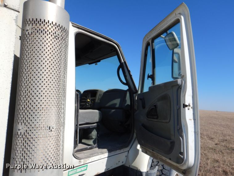 image for item DL4918 2006 International 7600  vacuum truck