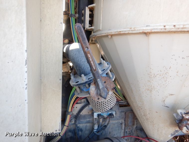 image for item DL4918 2006 International 7600  vacuum truck