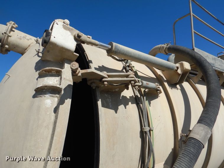 image for item DL4918 2006 International 7600  vacuum truck