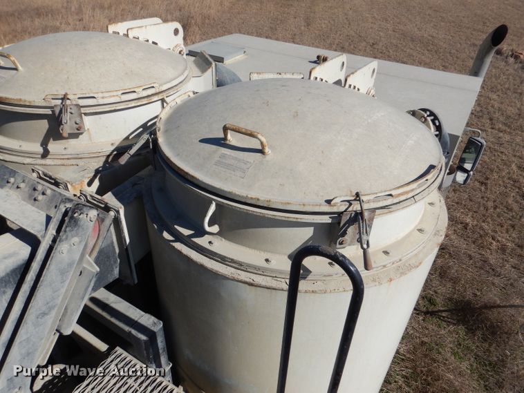 image for item DL4918 2006 International 7600  vacuum truck