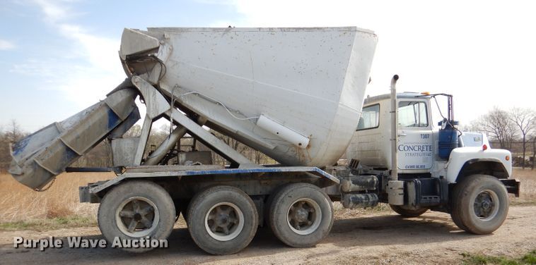 image for item DL4932 1986 Mack DM685S  ready mix truck