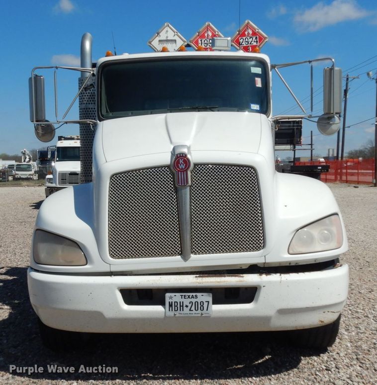 image for item DM2883 2012 Kenworth T370  tank truck