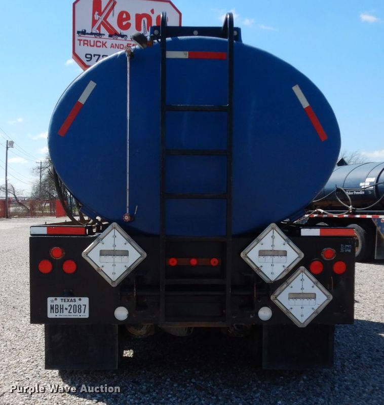 image for item DM2883 2012 Kenworth T370  tank truck