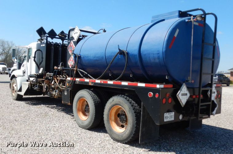 image for item DM2883 2012 Kenworth T370  tank truck