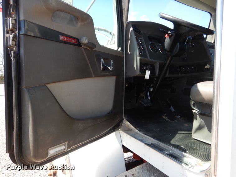 image for item DM2883 2012 Kenworth T370  tank truck