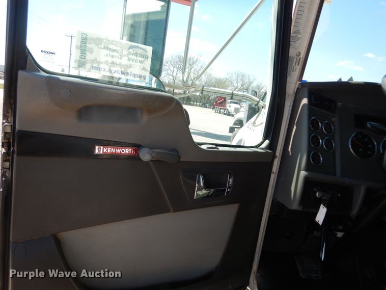 image for item DM2883 2012 Kenworth T370  tank truck