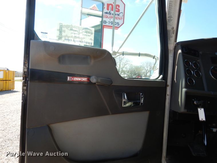 image for item DM2883 2012 Kenworth T370  tank truck