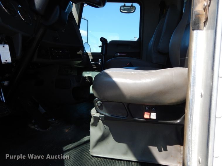 image for item DM2883 2012 Kenworth T370  tank truck