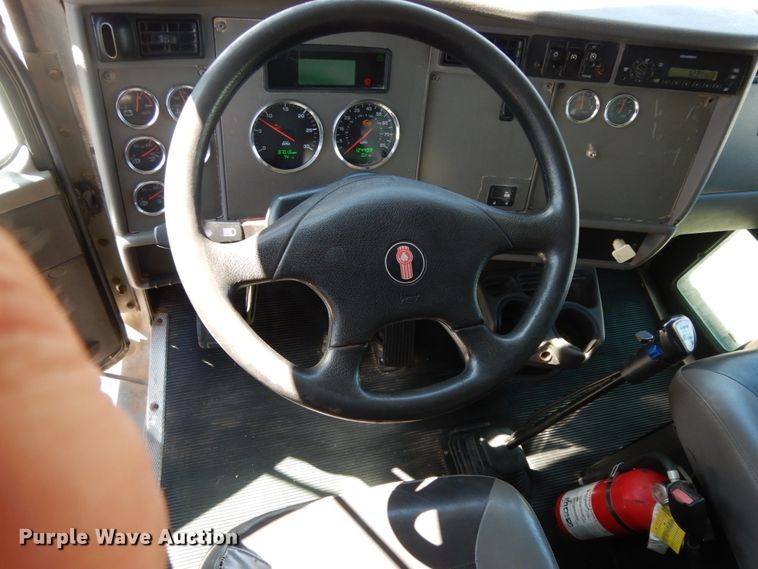 image for item DM2883 2012 Kenworth T370  tank truck