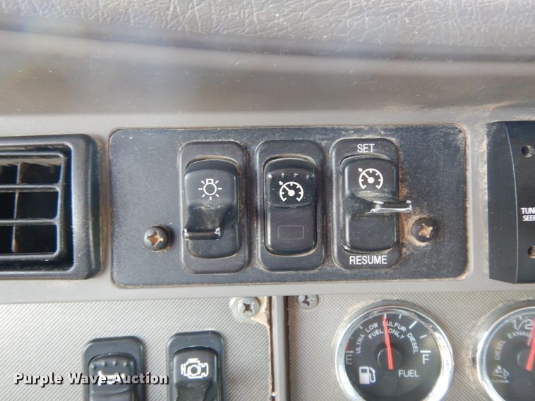 image for item DM2883 2012 Kenworth T370  tank truck