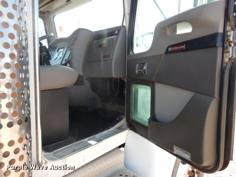 image for item DM2883 2012 Kenworth T370  tank truck