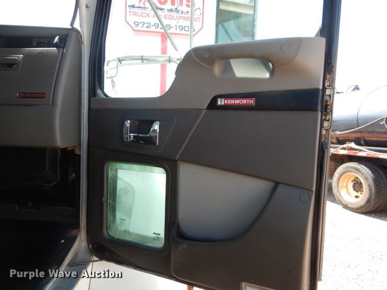 image for item DM2883 2012 Kenworth T370  tank truck