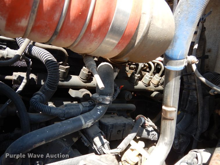 image for item DM2883 2012 Kenworth T370  tank truck