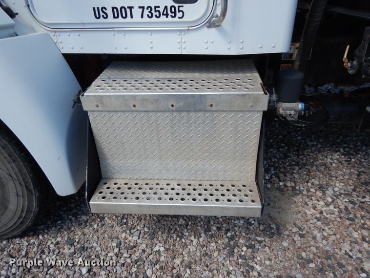 image for item DM2883 2012 Kenworth T370  tank truck